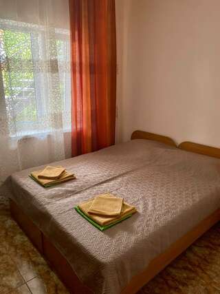 Гостиница Шарм Николаевка Стандартный трехместный номер-1