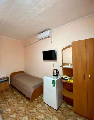 Гостиница Шарм Николаевка Стандартный трехместный номер-3